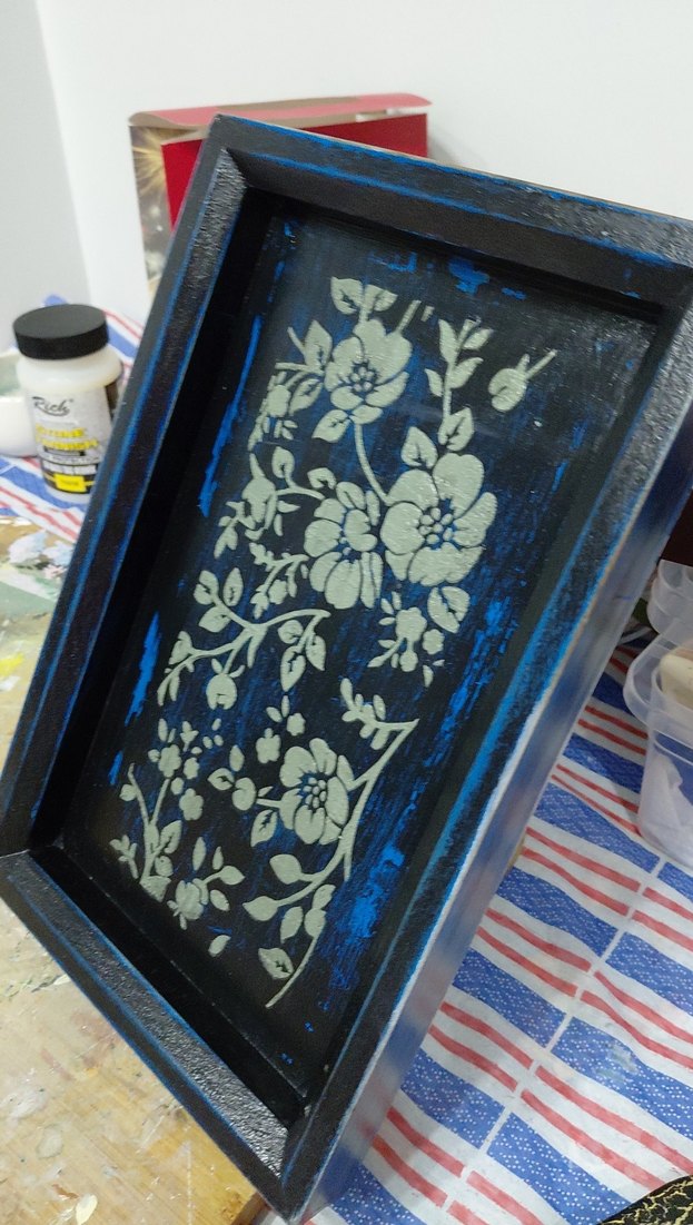 Mavi Çiçek Desenli Koyu Ahşap Çerçeve - Görsel 2