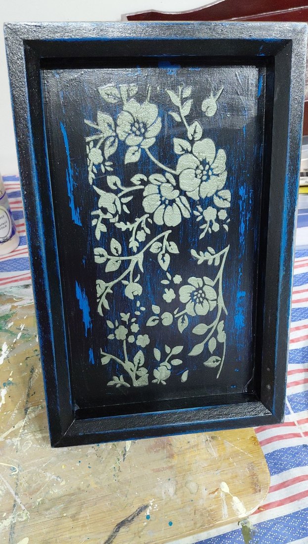 Mavi Çiçek Desenli Koyu Ahşap Çerçeve - Görsel 3