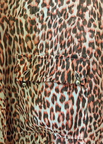 Düğmeli Leopar Desenli Kadın Bluz - Görsel 7
