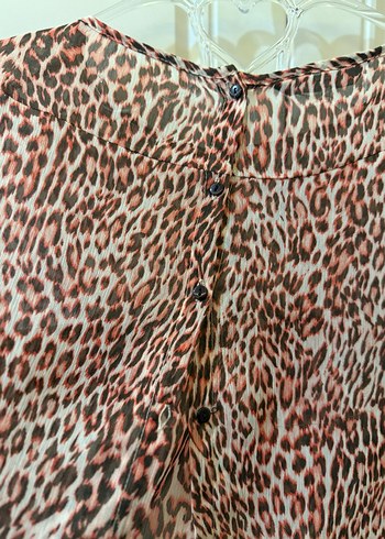 Düğmeli Leopar Desenli Kadın Bluz - Görsel 3