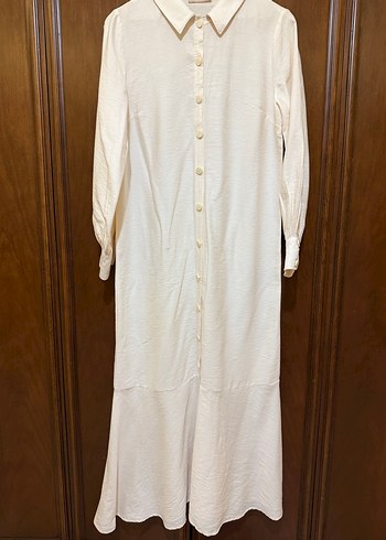 Düğmeli Beyaz Uzun Viscon Elbise - Görsel 3