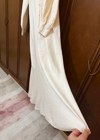 Düğmeli Beyaz Uzun Viscon Elbise - Görsel 4