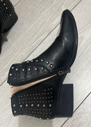 Tokalı Siyah Deri Goth Bot - Görsel 3