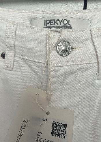 Beyaz Bağlama Desenli Mini Denim Şort - Görsel 2