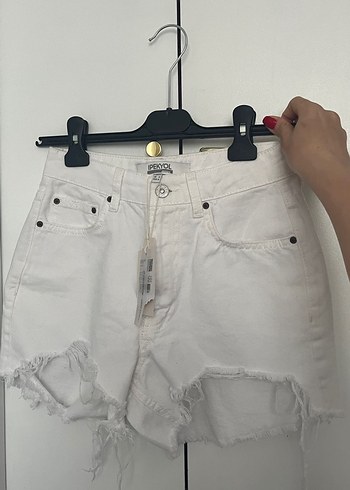 Beyaz Bağlama Desenli Mini Denim Şort - Görsel 5