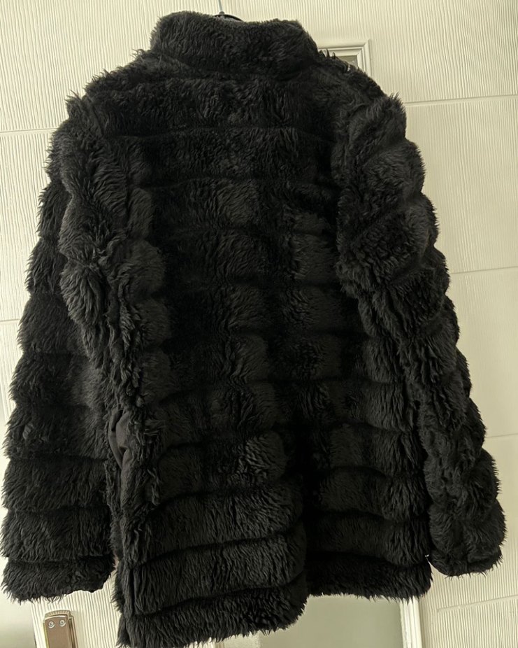 Siyah Kürk Detaylı Rahat Kesim Kadın Mont - Görsel 4