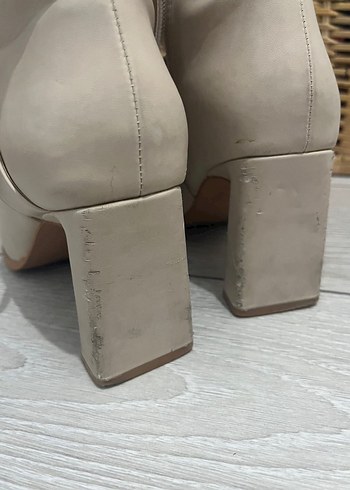 Bej Deri Tokalı Kadın Topuklu Bot - Görsel 4