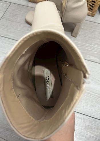 Bej Deri Tokalı Kadın Topuklu Bot - Görsel 3