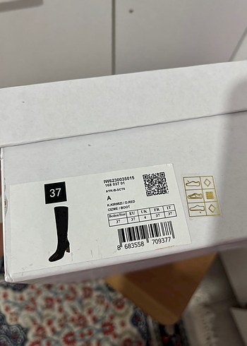 Kahverengi Yılan Derisi Desenli Diz Boyu Topuklu Çizme - Görsel 8