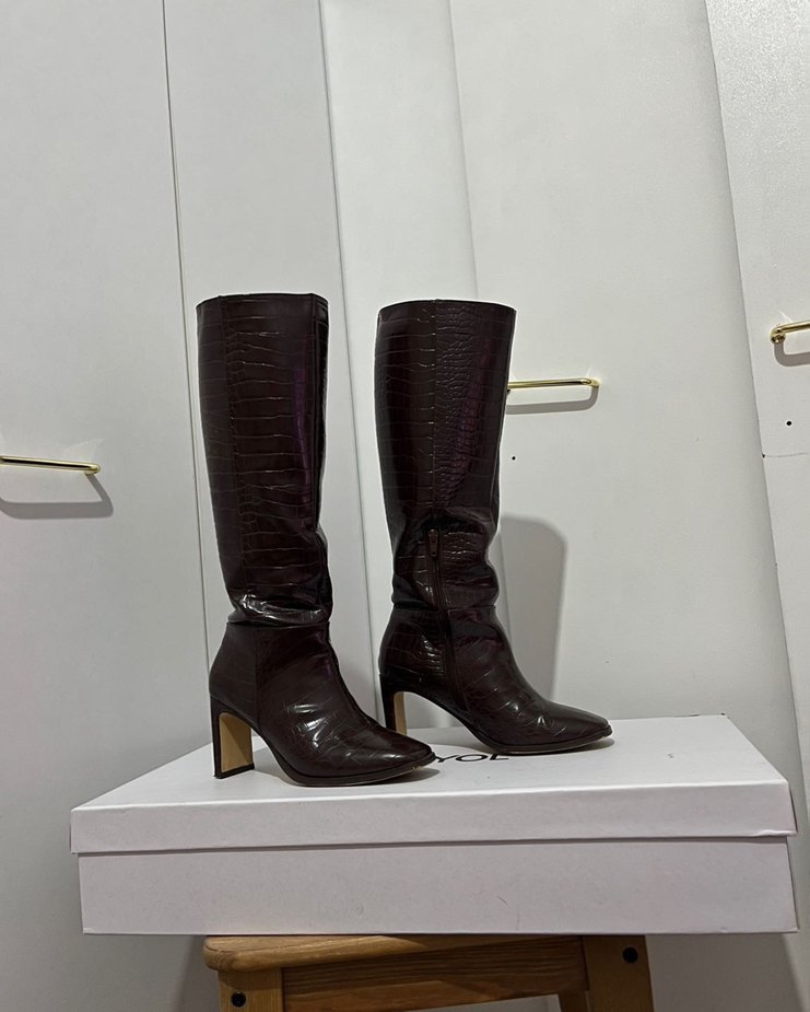 Kahverengi Yılan Derisi Desenli Diz Boyu Topuklu Çizme - Görsel 2