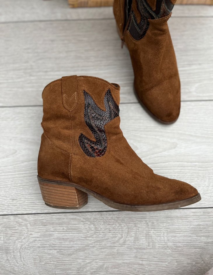 Kahverengi Süet Nakışlı Kadın Dolgu Topuk Bot - Görsel 2