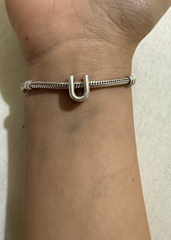Pandora U harfi Charm - Görsel 3