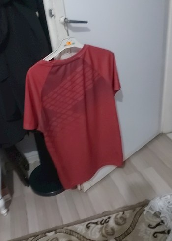 Kırmızı Baskılı Erkek Spor Tişörtü - Görsel 4