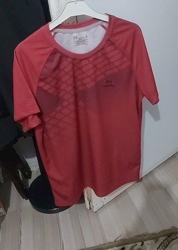 Kırmızı Baskılı Erkek Spor Tişörtü - Görsel 2