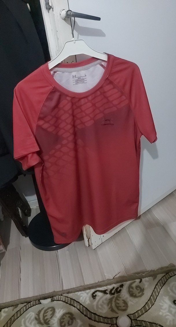 Kırmızı Baskılı Erkek Spor Tişörtü - Görsel 2