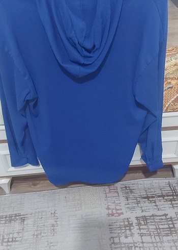 Mavi V Yaka Düğmeli Kadın Gömlek - Görsel 3