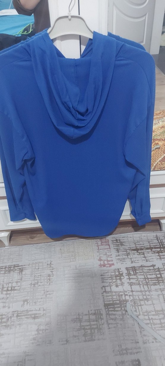 Mavi V Yaka Düğmeli Kadın Gömlek - Görsel 3