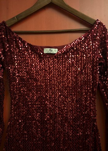 Kırmızı Pullu Uzun Kollu Midi Abiye Elbise - Görsel 2