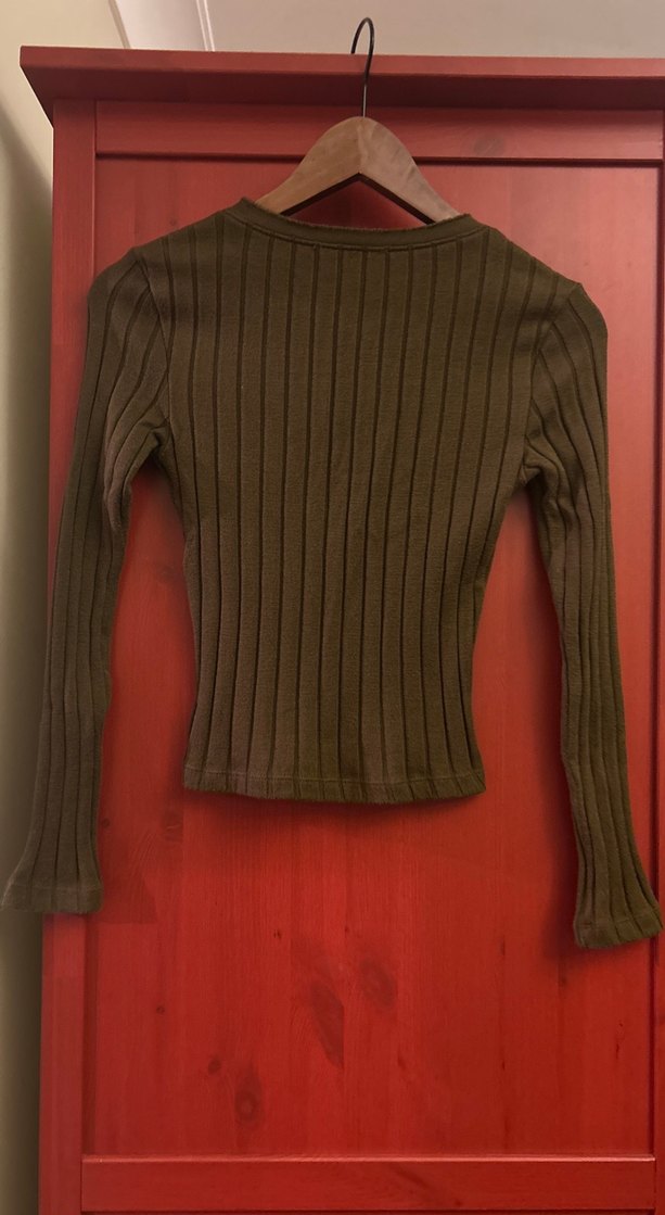 Düğmeli V Yakalı Kahverengi Triko Kazak - Görsel 2