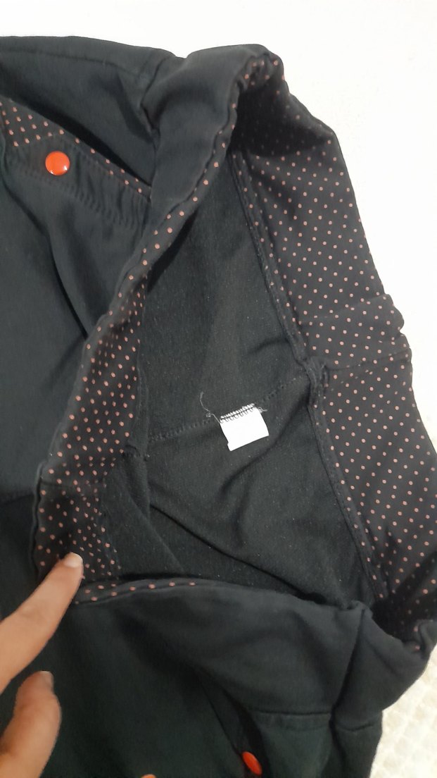 Kadınlar İçin Siyah Bol Kesim Düğmeli Pantolon - Görsel 4