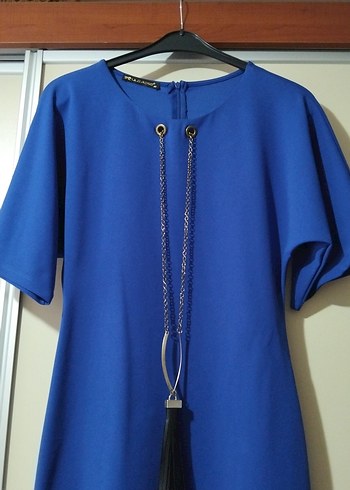 kolye detaylı mavi elbise - Görsel 2