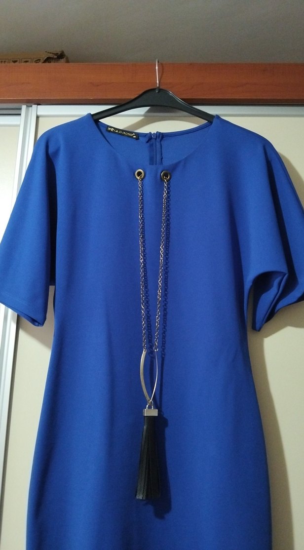 kolye detaylı mavi elbise - Görsel 2