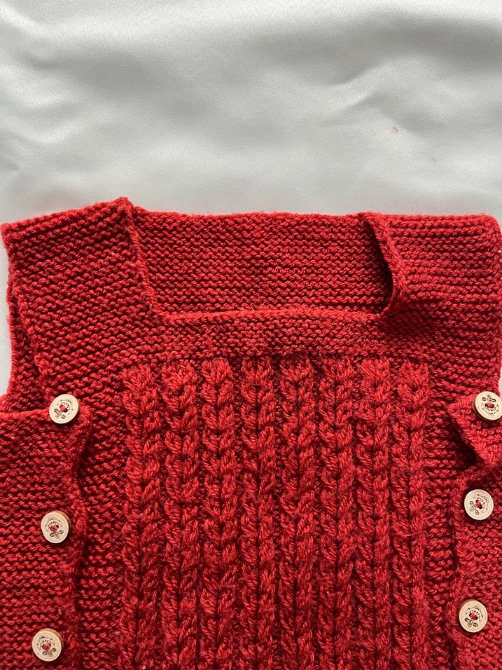 Kırmızı Örgü Kolsuz Süveter - Görsel 2