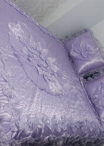Mor Nakışlı Parlak Yatak Örtüsü - Görsel 3