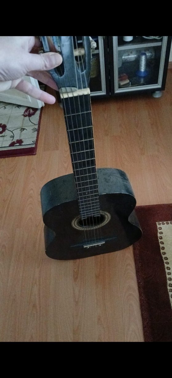 Klasik Siyah Gitar - Görsel 2