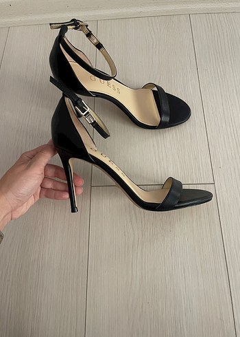 Guess Siyah Kemerli Stiletto Topuklu Ayakkabı - Görsel 3