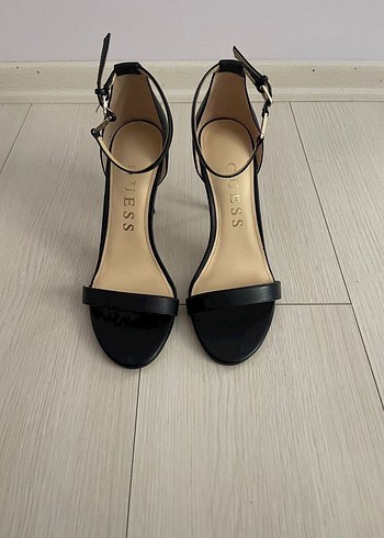 Guess Siyah Kemerli Stiletto Topuklu Ayakkabı - Görsel 2