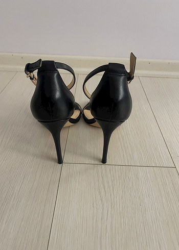 Guess Siyah Kemerli Stiletto Topuklu Ayakkabı - Görsel 7