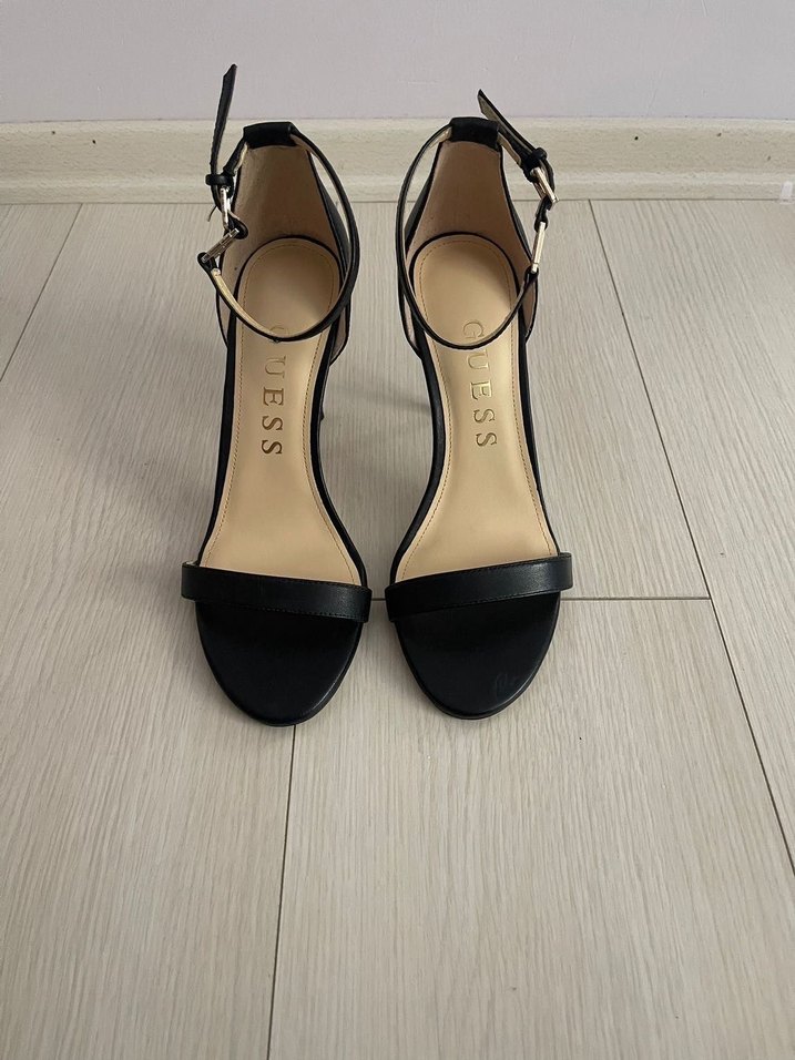 Guess Siyah Kemerli Stiletto Topuklu Ayakkabı - Görsel 2