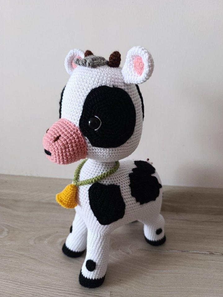 Beyaz Renkli El Örgüsü İnek Amigurumi Oyuncak - Görsel 2