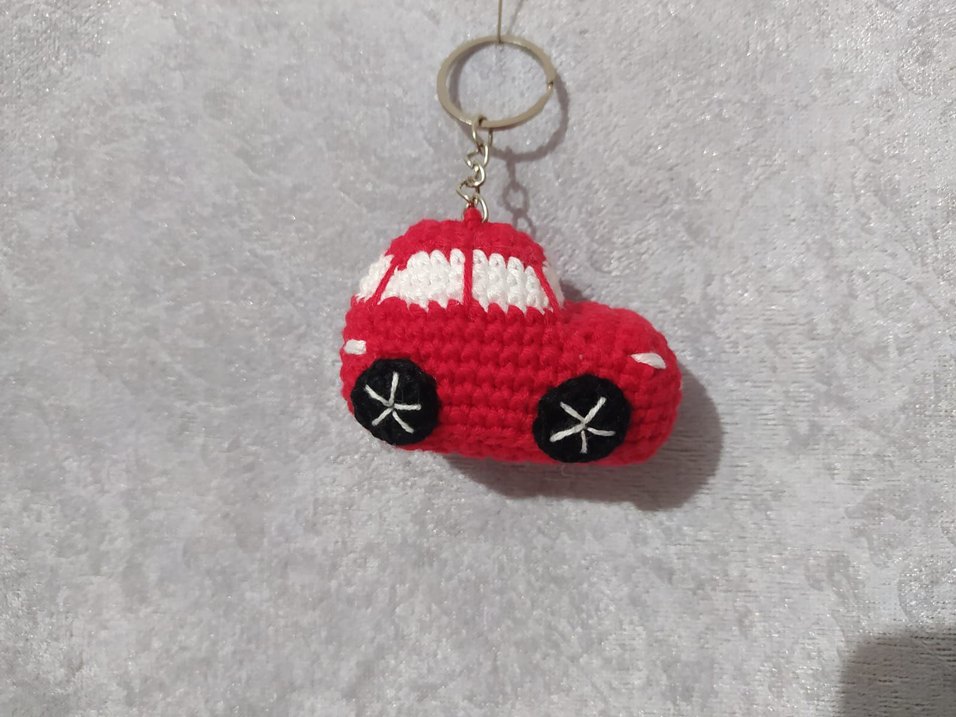 Amigurumi Örgü Kırmızı Araba Anahtarlık - Görsel 2
