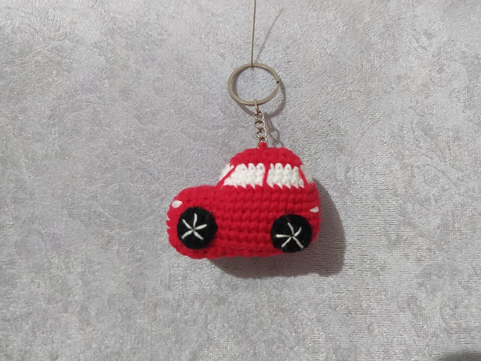 Amigurumi Örgü Kırmızı Araba Anahtarlık - Görsel 3