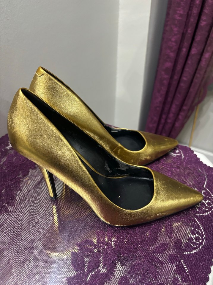 Altın Renkli, Kemer Detaylı Stiletto - Görsel 2