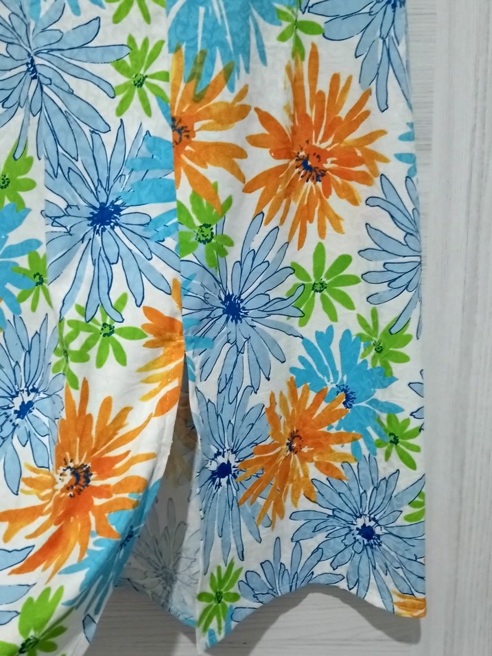 Çiçek Desenli V Yaka Düğmeli Uzun Elbise - Görsel 3