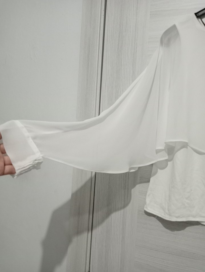 Beyaz Uzun Kollu Fırfırlı Bluz - Görsel 2