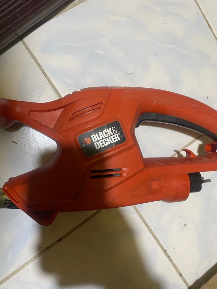 Kırmızı Elektrikli Bahçe Makası - Görsel 2