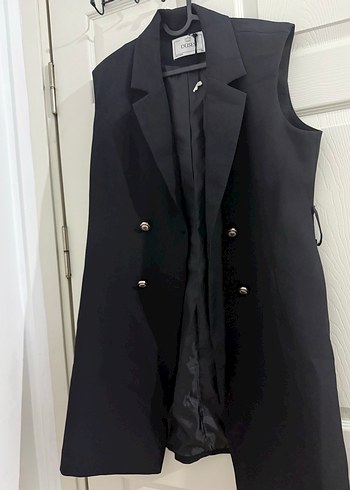 Düğmeli Siyah Kolsuz Midi Kadın Takım Elbise - Görsel 2