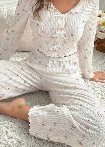 Çiçek Desenli Beyaz Bohem Kadın Pijama Takımı - Görsel 2