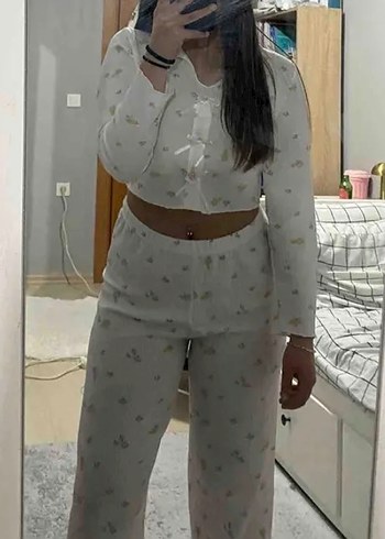 Çiçek Desenli Beyaz Bohem Kadın Pijama Takımı - Görsel 4