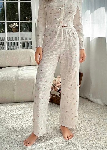 Çiçek Desenli Beyaz Bohem Kadın Pijama Takımı - Görsel 3