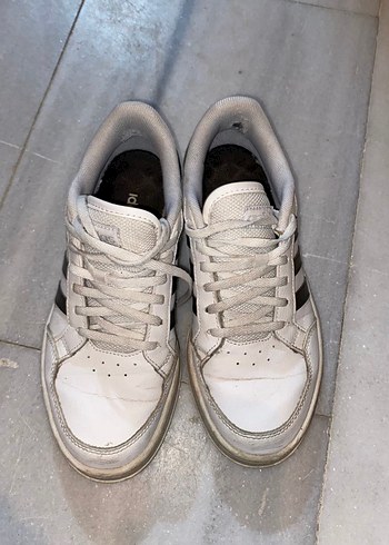 Beyaz Adidas Çizgili Spor Ayakkabı - Görsel 2