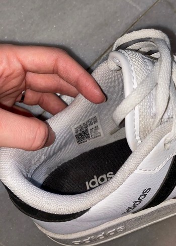 Beyaz Adidas Çizgili Spor Ayakkabı - Görsel 3