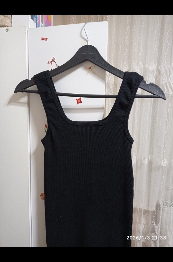 Siyah Kare Yaka Midi Triko Elbise - Görsel 4