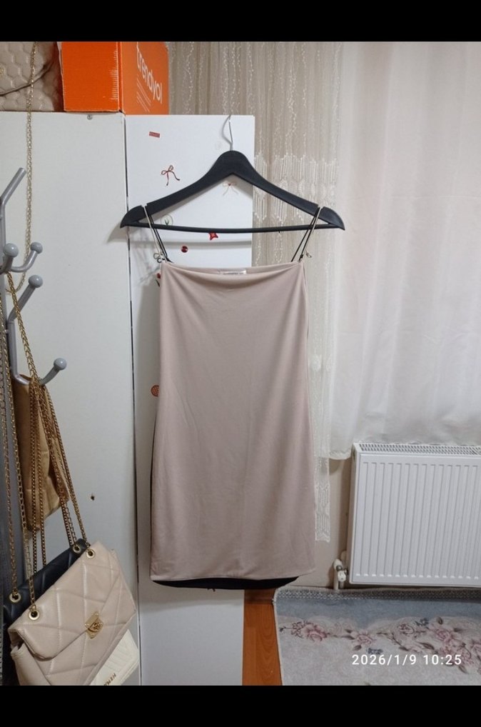 Siyah Midi İnce Askılı Elbise - Görsel 2