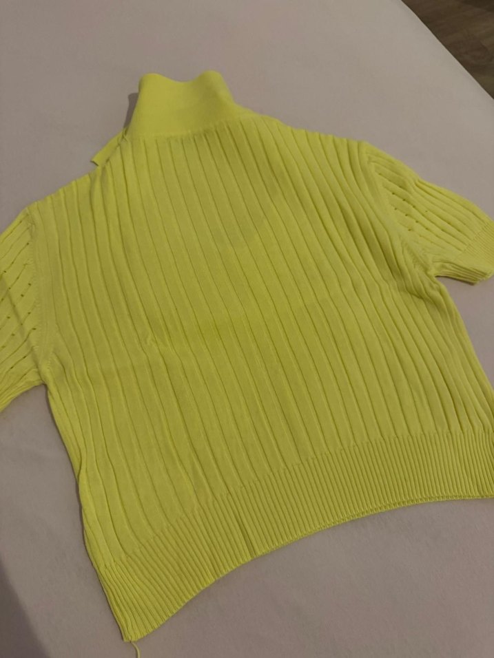 Sarı V Yakalı Kadın Triko Kazak - Görsel 3