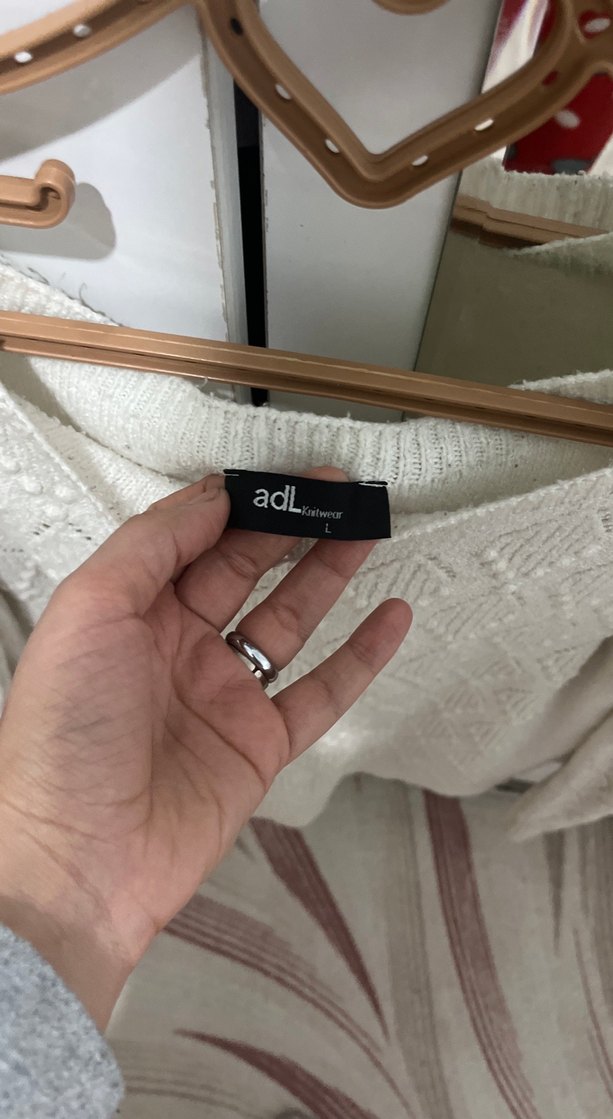 Uzun Kollu Beyaz Örgü Kadın Kazak - Görsel 3